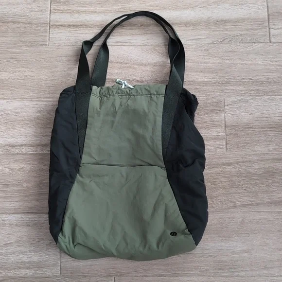 NWOT Lululemon Dual Function Backpack to Tote 18L Lululemon Dual Function Backpack to Tote Bag 18L - 139551519 main image 4